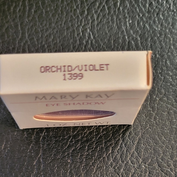 NIB Mary Kay Eye Shadow Duet Colors: Orchid/Violet 1399 .1 oz Apply Wet or Dry - Picture 2 of 5